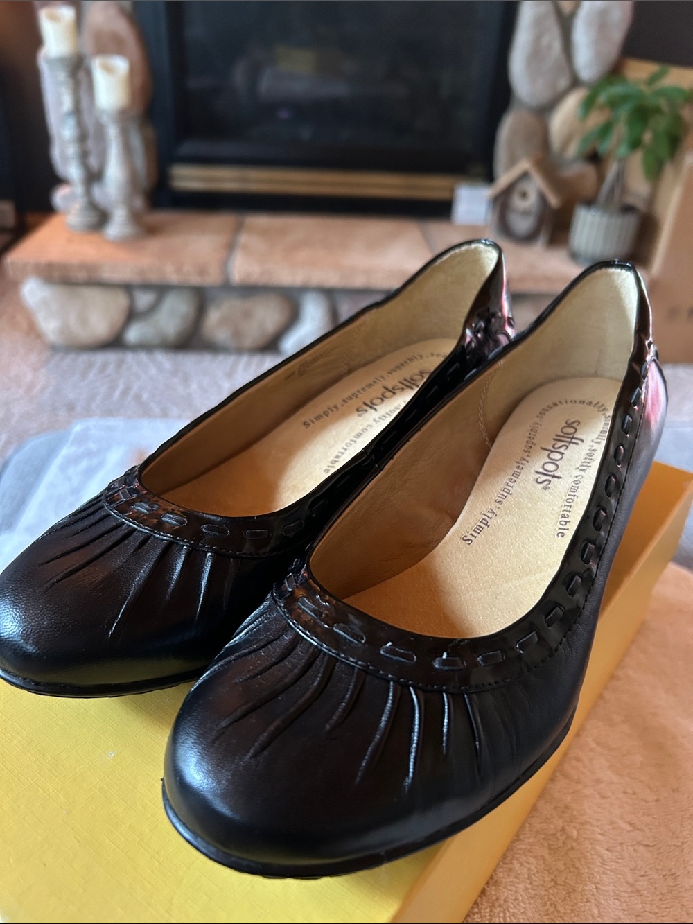 Softspots Sheridan Black Leather Slip-On Pleated Kitten Heels, Size 6W | NWT